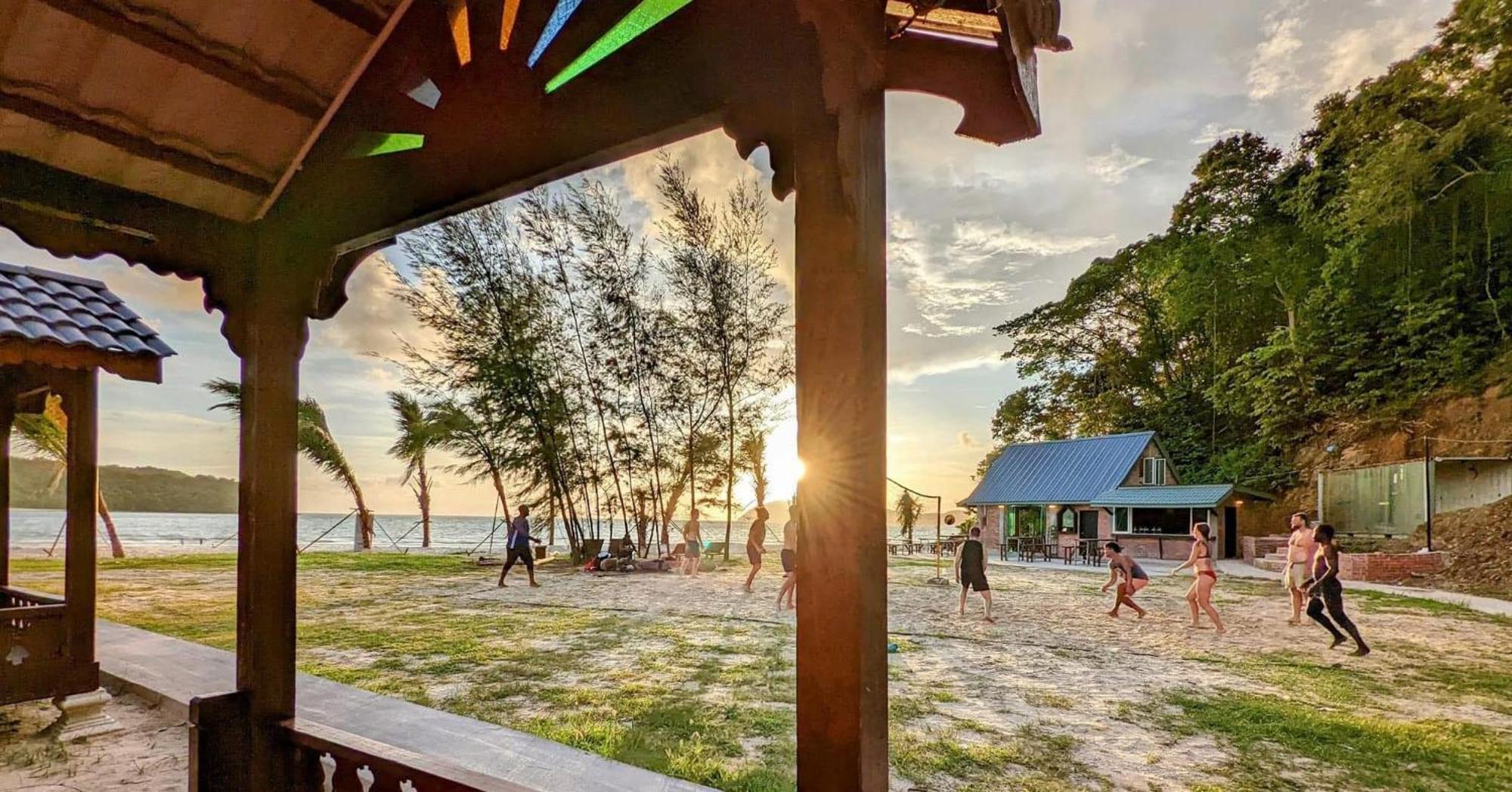 Langkawi Pantai Cenang - Private Beach Glamping Experience Екстер'єр фото